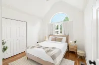Luxury Retreat &Heated Pool Downtown Simpsonville-Game Room and more Up to 8 ppl
