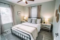 3Br Downtown Home Near Evv Airport & University of Evansville w/ Yard - Sleeps 6 - 4-Star