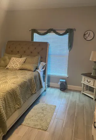 Charming 3-bedroom house in lovely Sanford with WiFi and AC