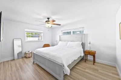 WATERFRONT 3-bedroom house in gorgeous Bonita Springs with WiFi, AC Rural King附近的飯店