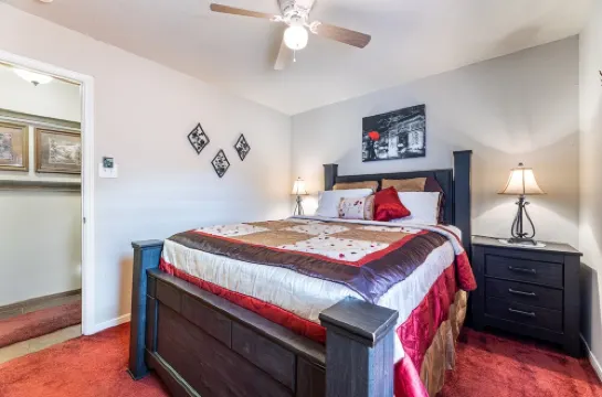 Charming 2-bedroom house with AC and WiFi in Humble 阿塔斯科斯塔酒店