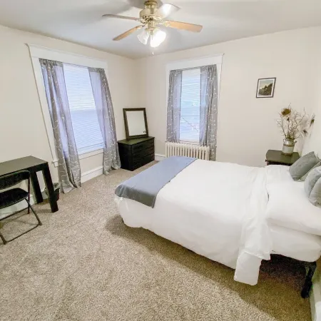 Peaceful 2BR w/ Zen Room Отели в г. Шиллингтон