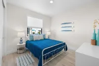 Colorful brand new 4B/4B retreat near the beach and pickleball courts.
