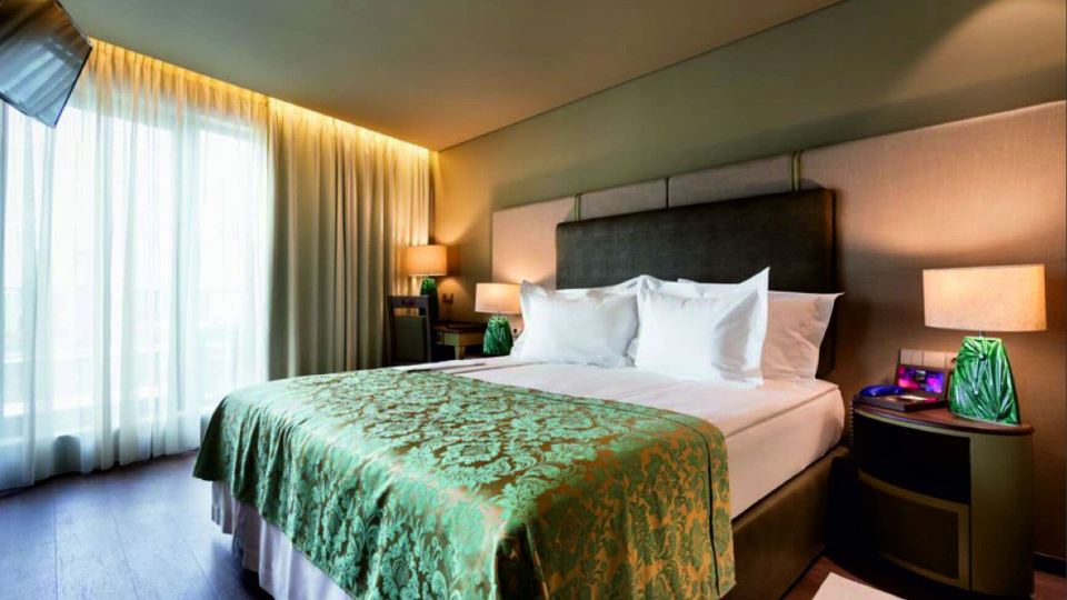 Hotel Jaguar Oporto - Airport to Hotel and City is a Free Shuttle Service