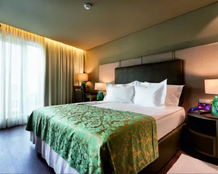 Hotel Jaguar Oporto - Airport to Hotel and City is a Free Shuttle Service Hotéis em Bonfim