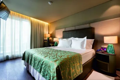 Hotel Jaguar Oporto - Airport to Hotel and City is a Free Shuttle Service Hotels in Бонфин