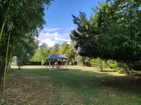 Chateau de Maumont Отели в г. Шарра