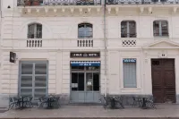 Le Maje Hostel Hotel a 