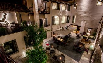 Uve Rooms & Wine Bar