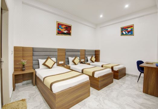 호텔 S B 인 팔하르간즈