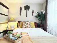 Stylish Downtown Condo Near Rogers Place l Parking, Gym, Balcony & Kitchen