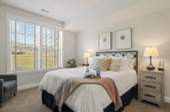 10 min to lifts, Private home, Sleeps 9, sleep ski and relax