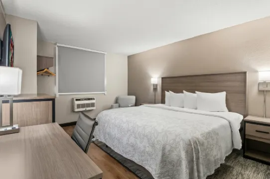 Red Roof Plus+ Belleville