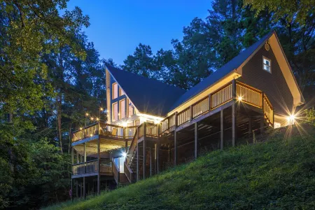 Lake House Near Lookout Mt,  Theater, Gym & Arcade Отели в г. Трентон