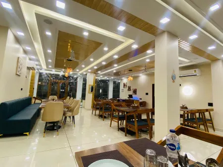 Peepal Hotel And Restaurant Отели в г. Рудрапраяг