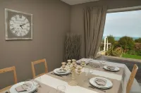 Villa With Sea View And Heated Pool