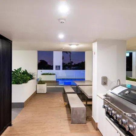 BEACH  Luxury Upmarket 2B 2B unit, OCEAN VIEWS!  250m to BUDDINA BEACH!