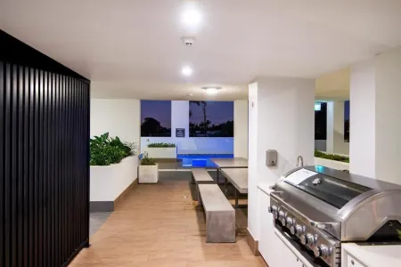 BEACH  Luxury Upmarket 2B 2B unit, OCEAN VIEWS!  250m to BUDDINA BEACH!