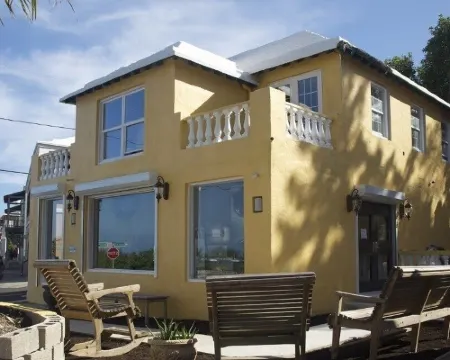 Private and Dreamy.....Balcony, Wine, Sunset,  Upstairs with its own entrance! Hotels in Sandys