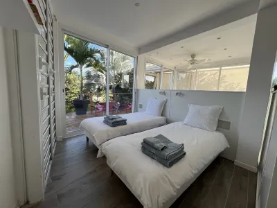 Villa Nirvana vue Mer Piscine a 200 m de la Plage Hotels in 