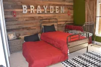 Golfers Paradise-No Greenjacket Necessary. Sleeps 10 . Golf Sim. Heated Pool.