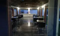 Varuna Inn Banquets & Resort فنادق في Vada Nemmeli