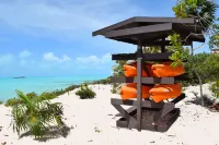 Modern Beachfront 2brdm-2bath with glass pool & incredible view !