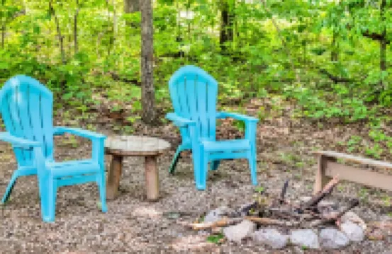 Romantic Red River Gorge Cabin w/ Hot Tub, Pond Views & Dog Friendly