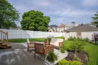 *Great Prices*New*6 Bed*2.5 Bath*Next to UD*Sleeps 1 Kid Friendly*Patio Hotels near High Street Gallery