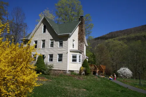 Farmhouse with Pool Minutes to Hunter Mountain