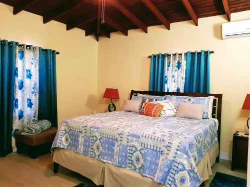 Relaxing, tastefully decorated one-bedroom unit with all modern facilities