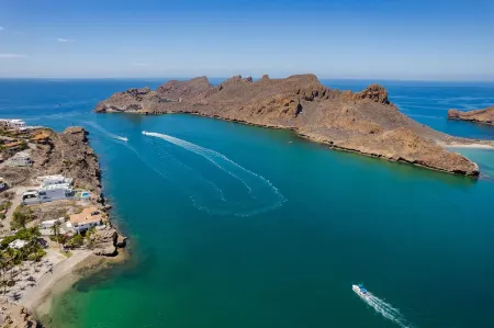 Escape, Rejuvinate in this serene castle by the beaches of Mexico-Casa Serenidad