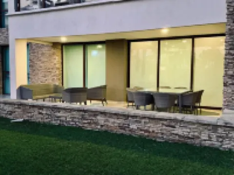 REMODELED Luxurious First-Floor Apartment in Isla Residences