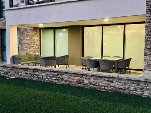 REMODELED Luxurious First-Floor Apartment in Isla Residences