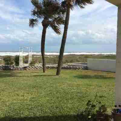 Oceanfront Oasis..direct oceanfront 1st floor unit steps from the beach Hotel Exterior