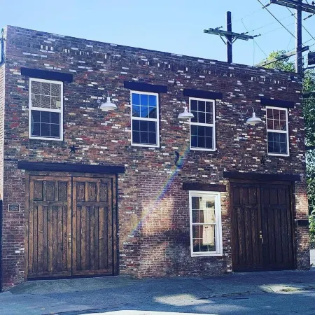 Historic Paris Livery Home of Kentucky's Covered Bridge Tour