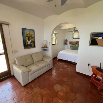 One bedroom oceanfront guesthouse.