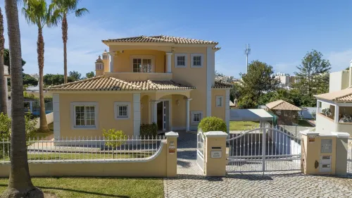 Amora Classic Villa 5 mins walk from center of vilamoura
