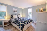Cape Cod Retreat. Near Beaches and Amazing Pond