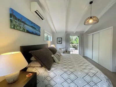 Tui Cottage - Stay Waiheke Hotels near The Waiheke Honey House and Cafe