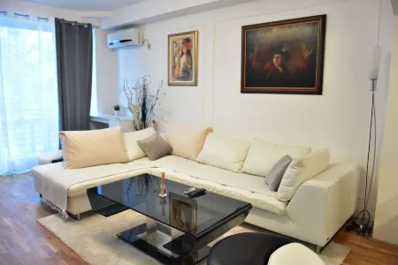 Central Elegance Apartments Отели рядом с достопримечательностью «Спомен куќа на Мајка Тереза»