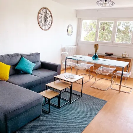 Apartment with Balcony, 4 bedrooms, space & comfort, Centre Gare