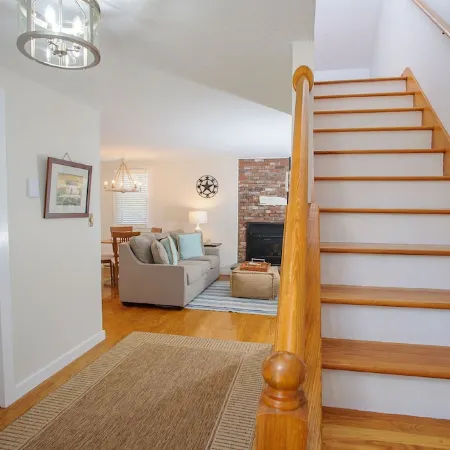 Relaxing Island Retreat, Cozy Cottage, Lamberts Cove Beach Access!