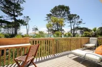 Harbour views OMAPERE MAGIC   Spacious 3 bedroom 2 bathroom Hotels in Omapere