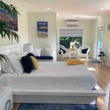 Miami Skyline Luxury Suite With Private Patio and Parking . Rooms