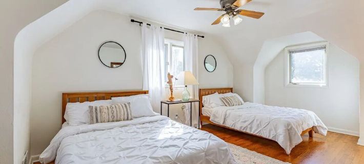 Stylish 4 Bedroom Home minutes from Downtown Champaign & Campus Отели в г. Шампейн