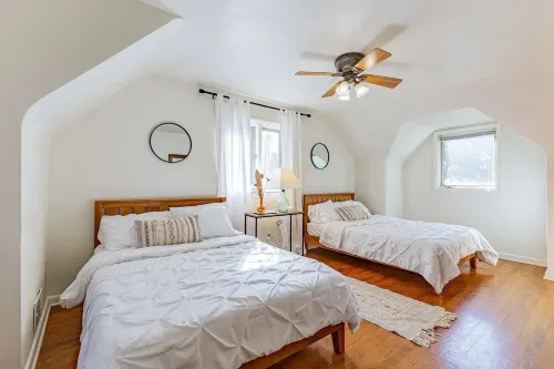 Stylish 4 Bedroom Home minutes from Downtown Champaign & Campus