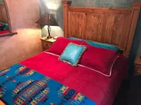 10th St. Bungalow Downtown, Bandera, TX. Hotels in Bandera