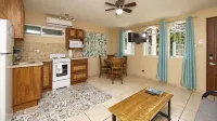 Cococabana3 newly renovated 1BR/1BA apar in downtown Coco, 5 min walk to beach. Hotels in Sardinal