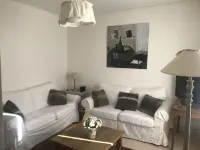Appartement 2 à 4 p et Jardin en Bord de Rivière, en Coeur de Ville, Proche lac